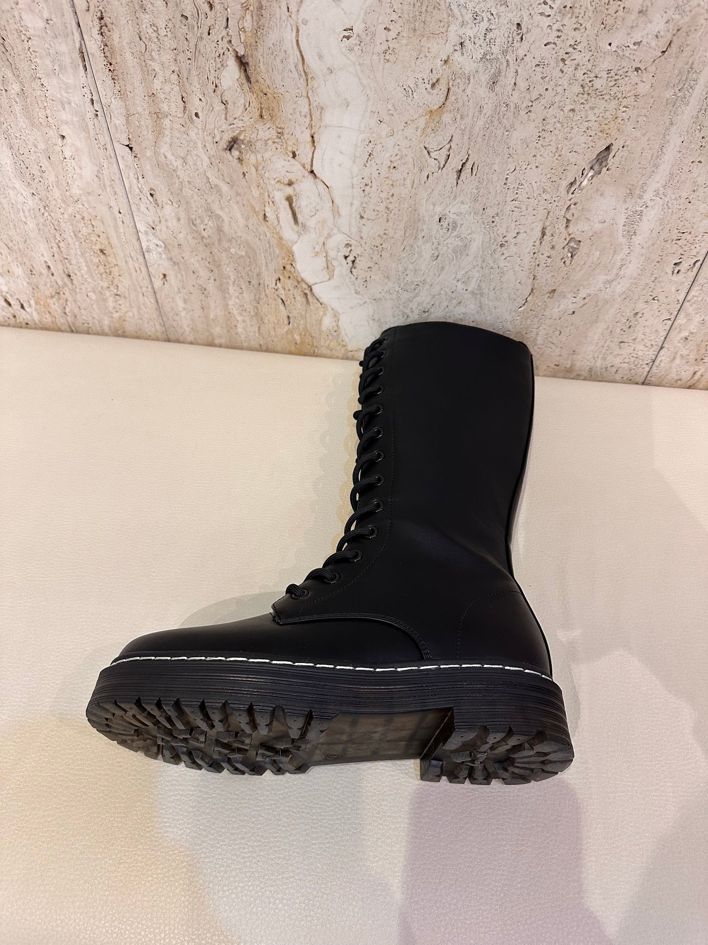 BOTA MILTAR CAÑA ALTA CORDONES