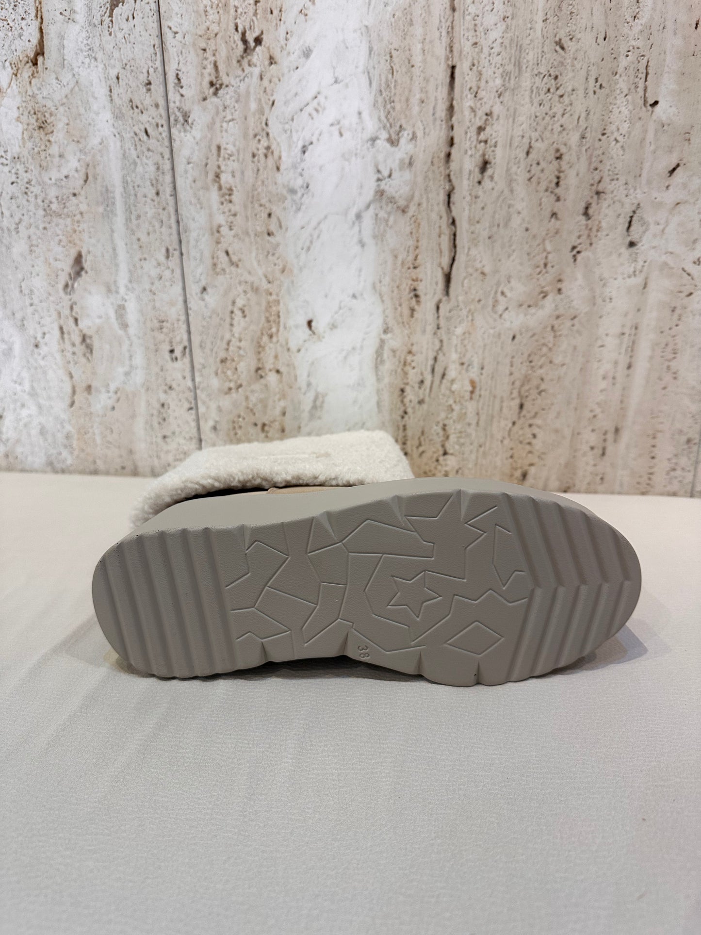 BOTA DANGELA PELO DRB27530