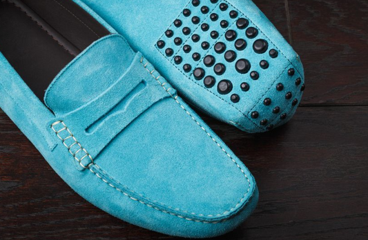 Cómo combinar zapatos azules