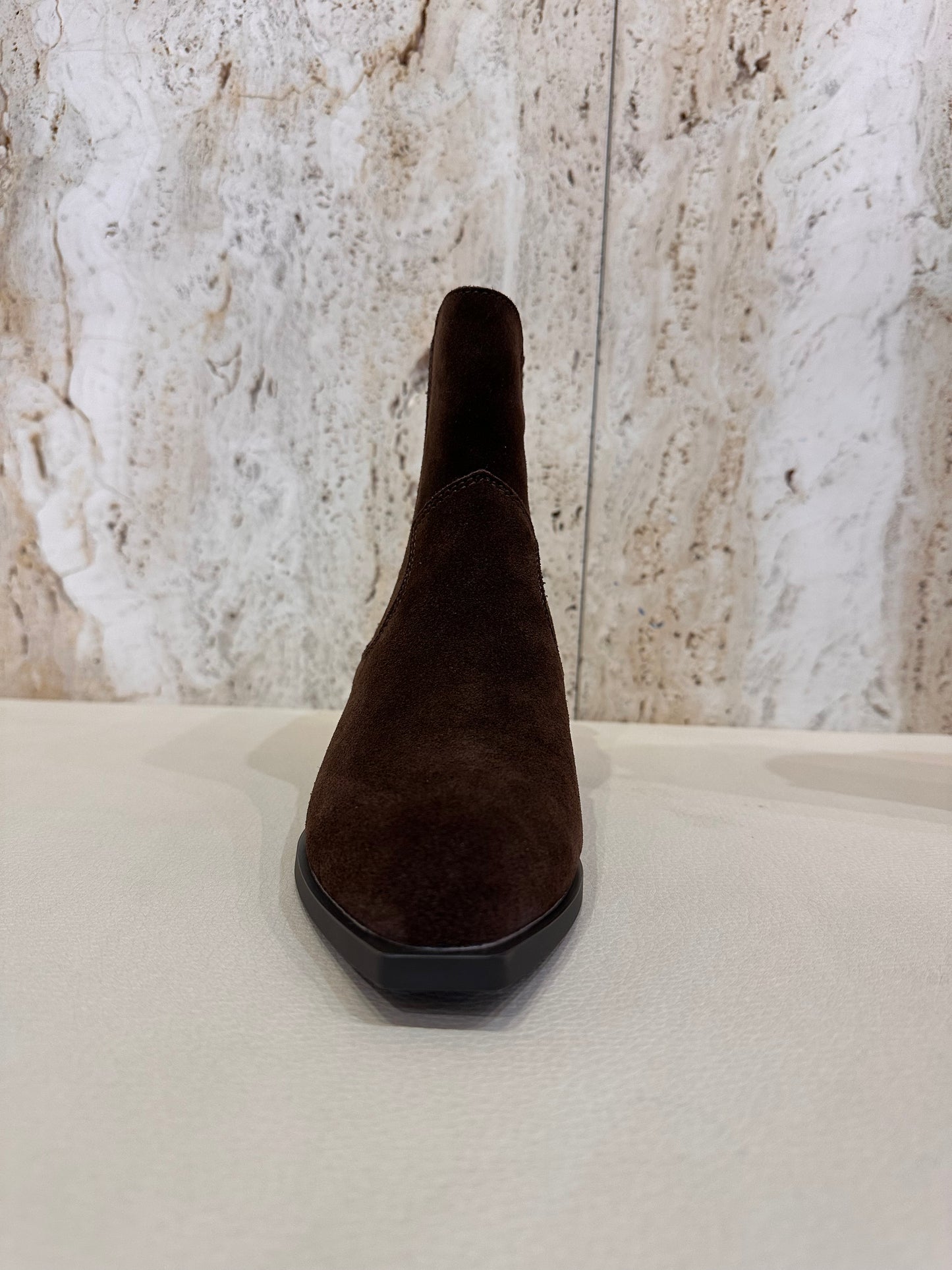 BOTÍN CAMPERO MOKA SERRAJE