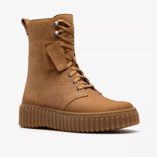CLARKS BOTA TORHILL STYLE NOBUCK MARRÓN TOSTADO CLARO
