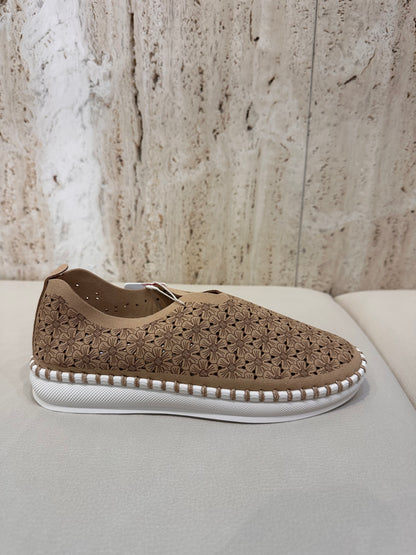 AMARPIES SLIP ON CAMEL