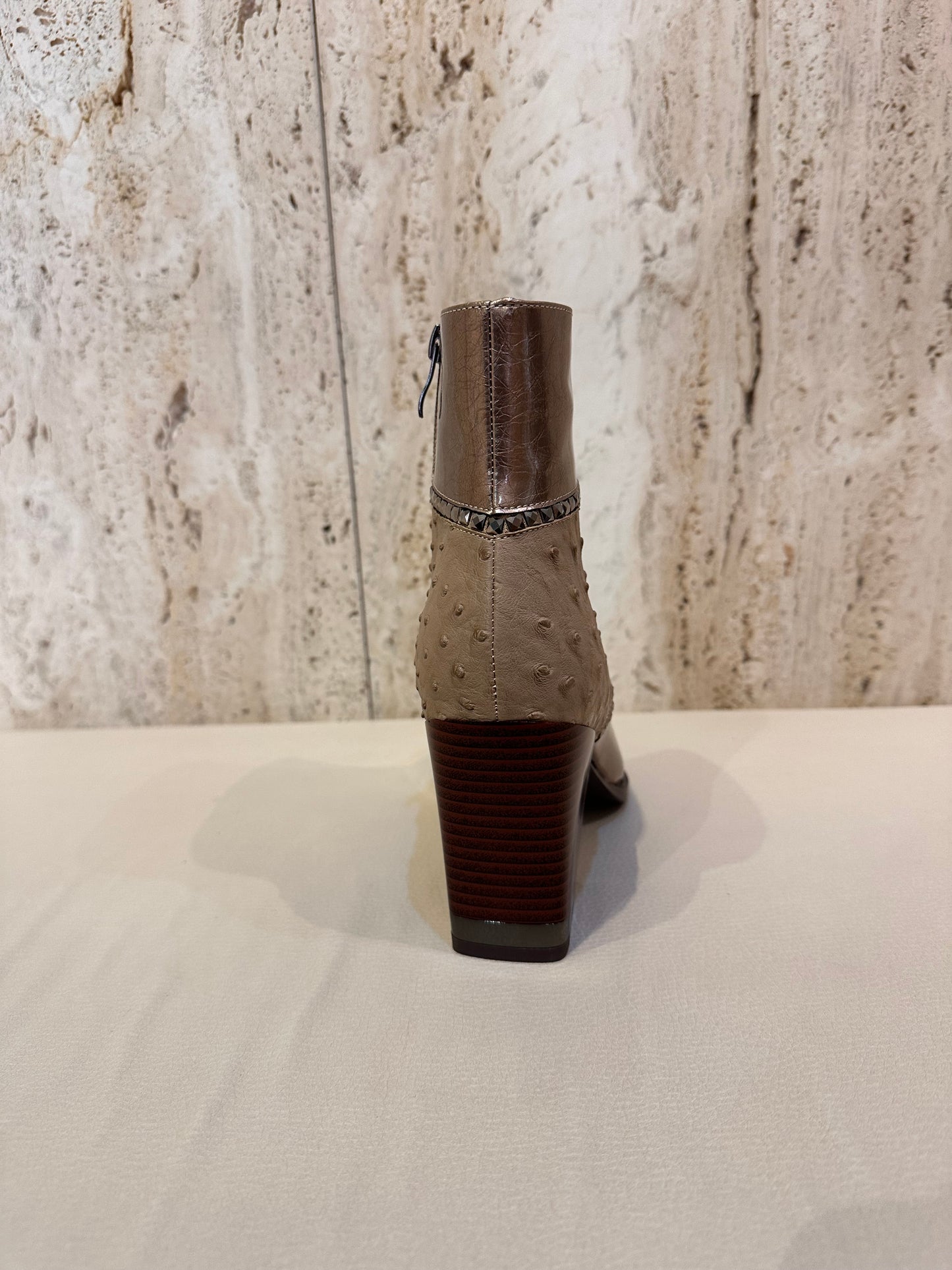 ROCK AWAY BOTIN TACON ESCAMAS