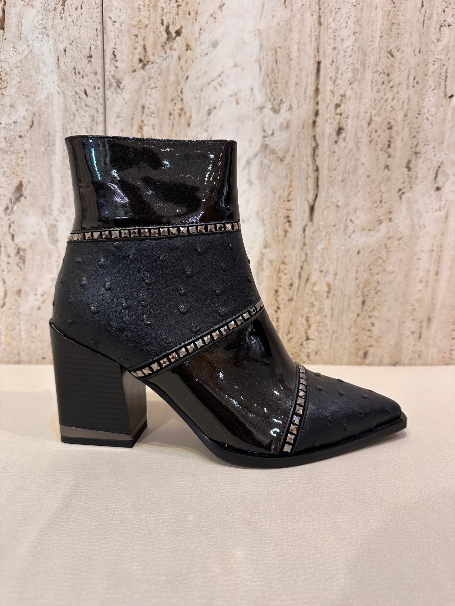 ROCK AWAY BOTIN TACON ESCAMAS