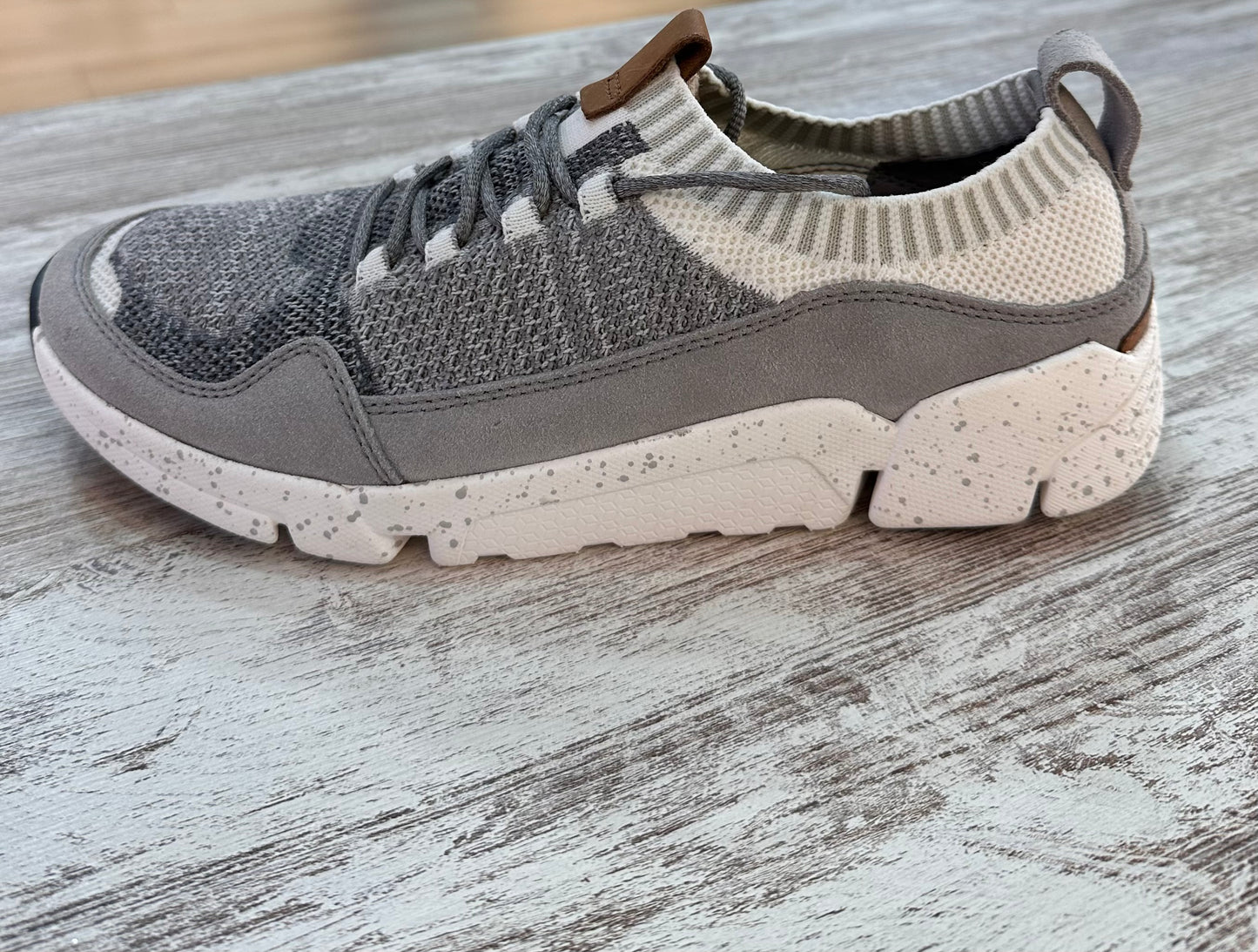 CLARKS ZAPATILLA TRIACTIVE KNIT GRIS