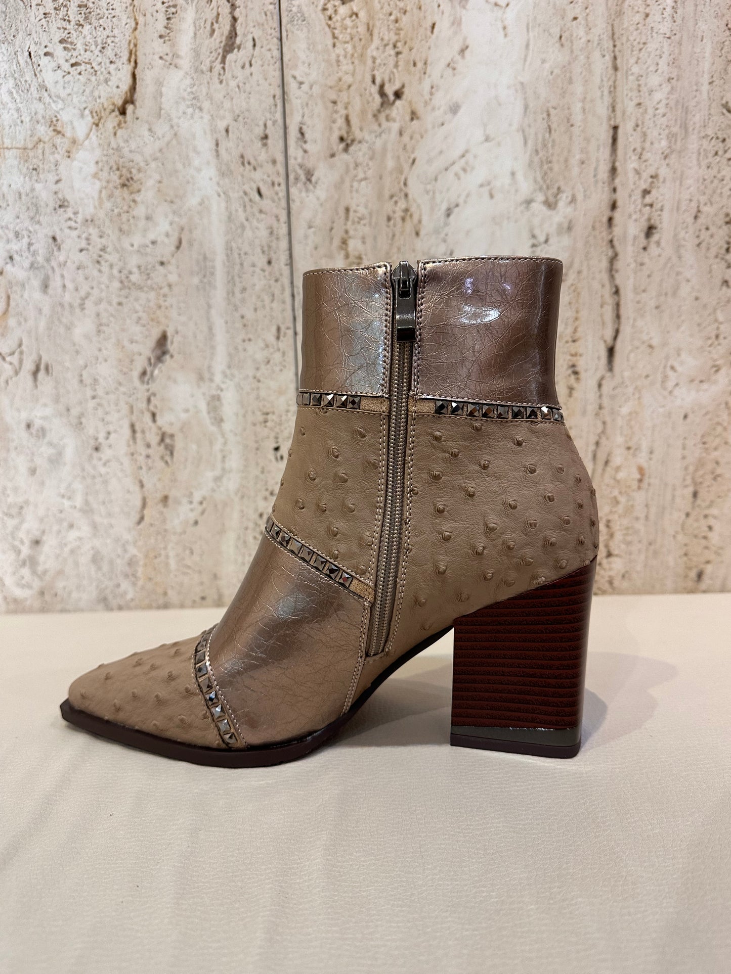 ROCK AWAY BOTIN TACON ESCAMAS