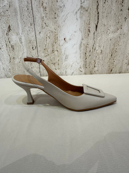 DANIELA VEGA DESTALONADO  MANCHESTER