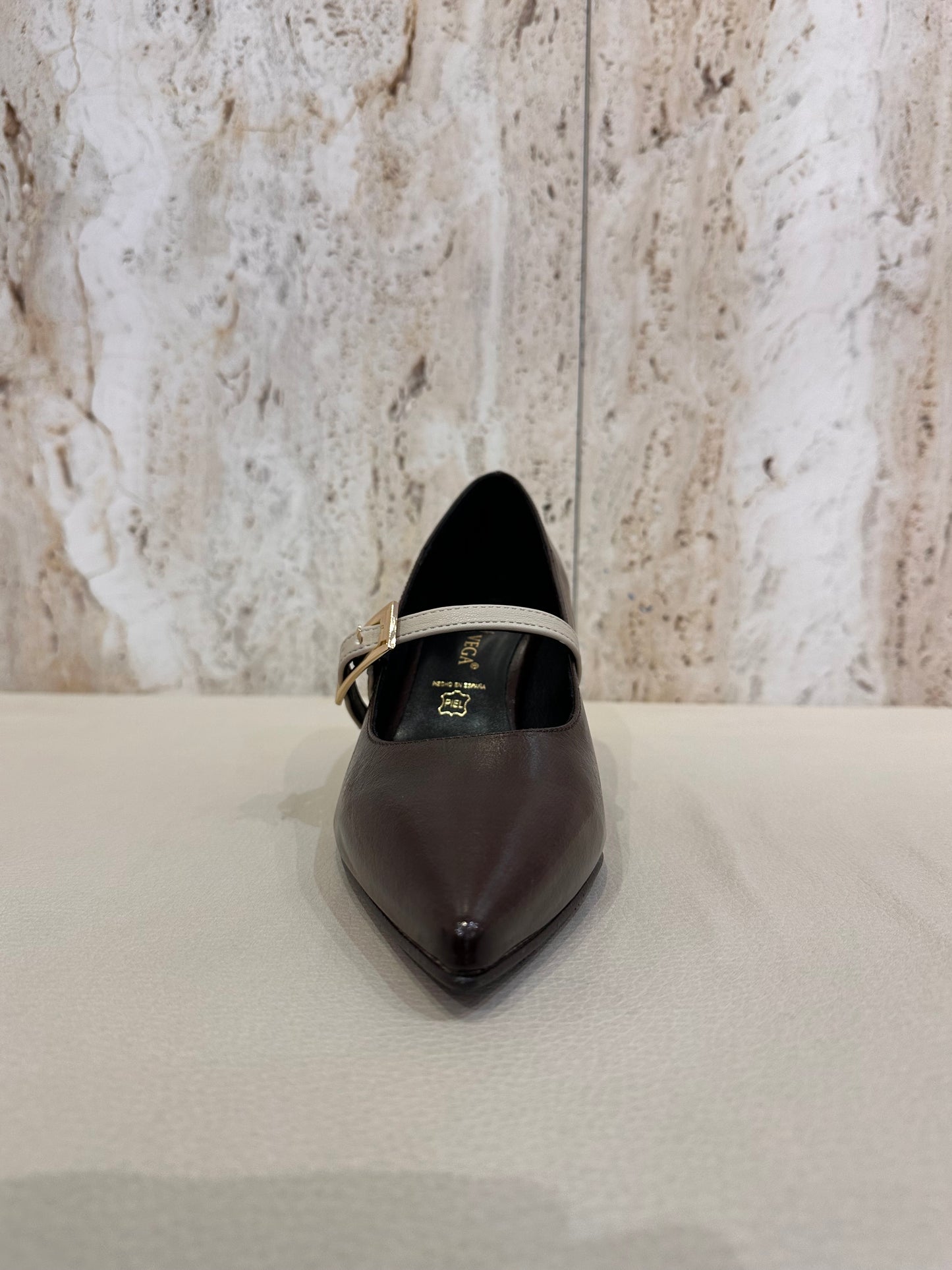 SALÓN DANIELA VEGA 2719B