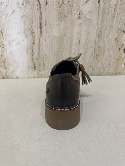 Zapato wallaby amarpies cordones en taupe
