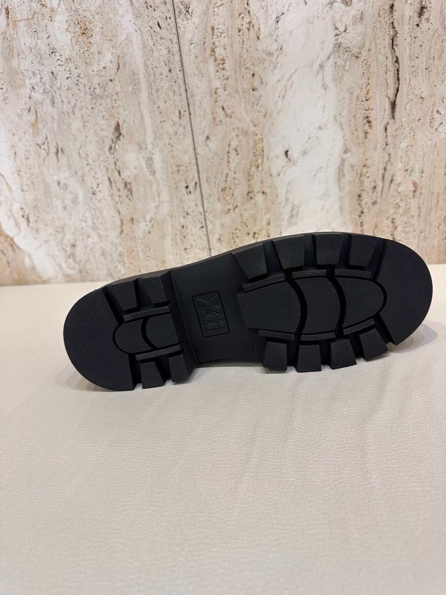 XTI MOCASIN CADENA NEGRO