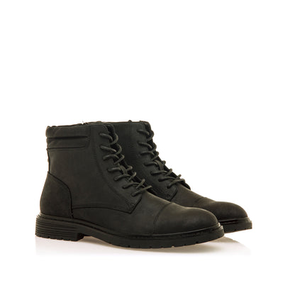BOTA NEGRA MUSTANG CORDÓN DARIS