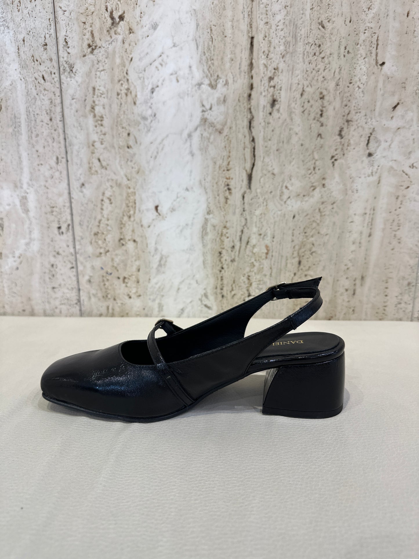 ZAPATO DANIELA VEGA DESTALONADO 2451N