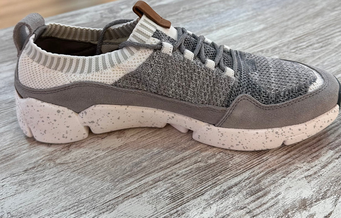 CLARKS ZAPATILLA TRIACTIVE KNIT GRIS