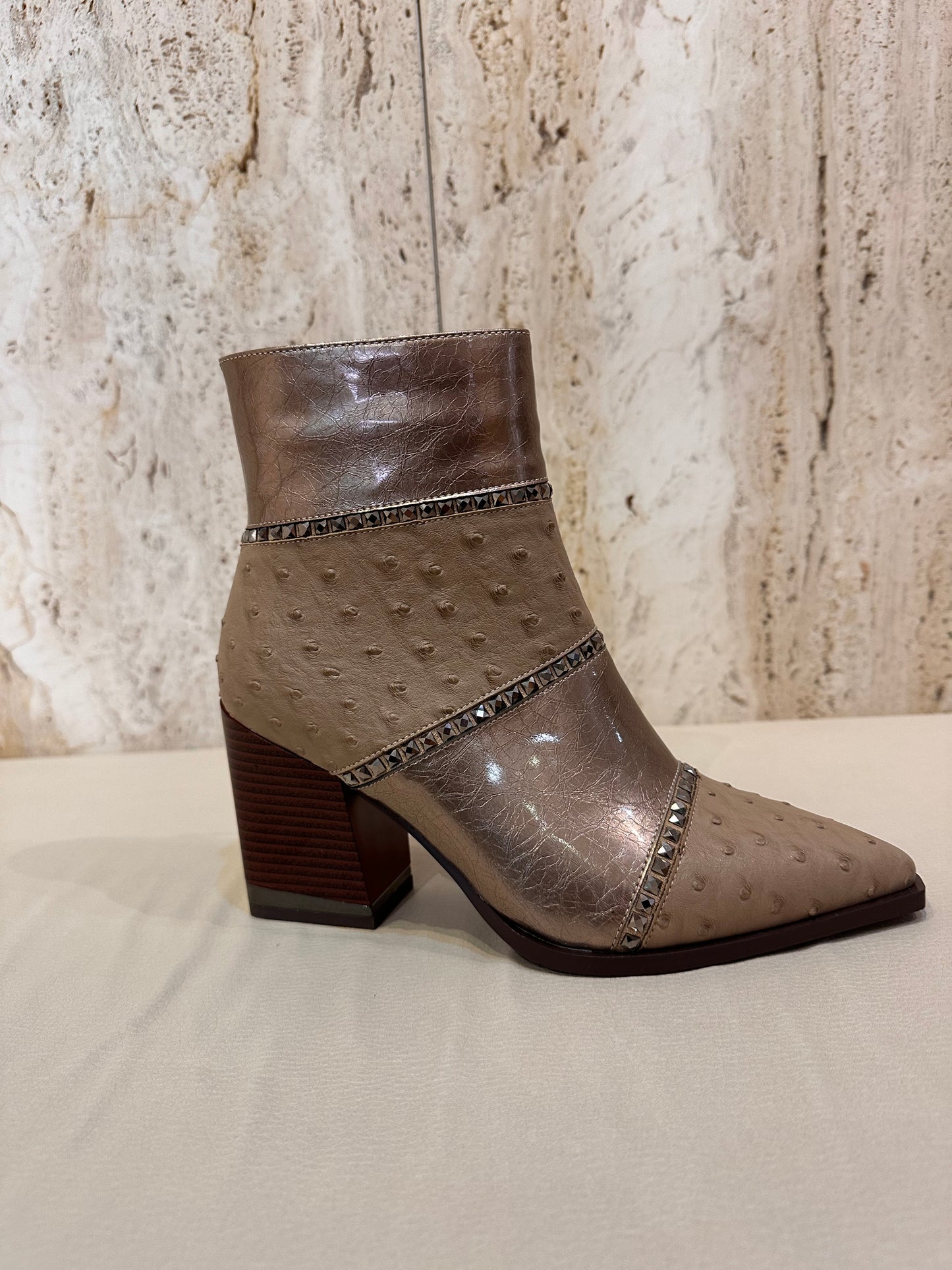 ROCK AWAY BOTIN TACON ESCAMAS