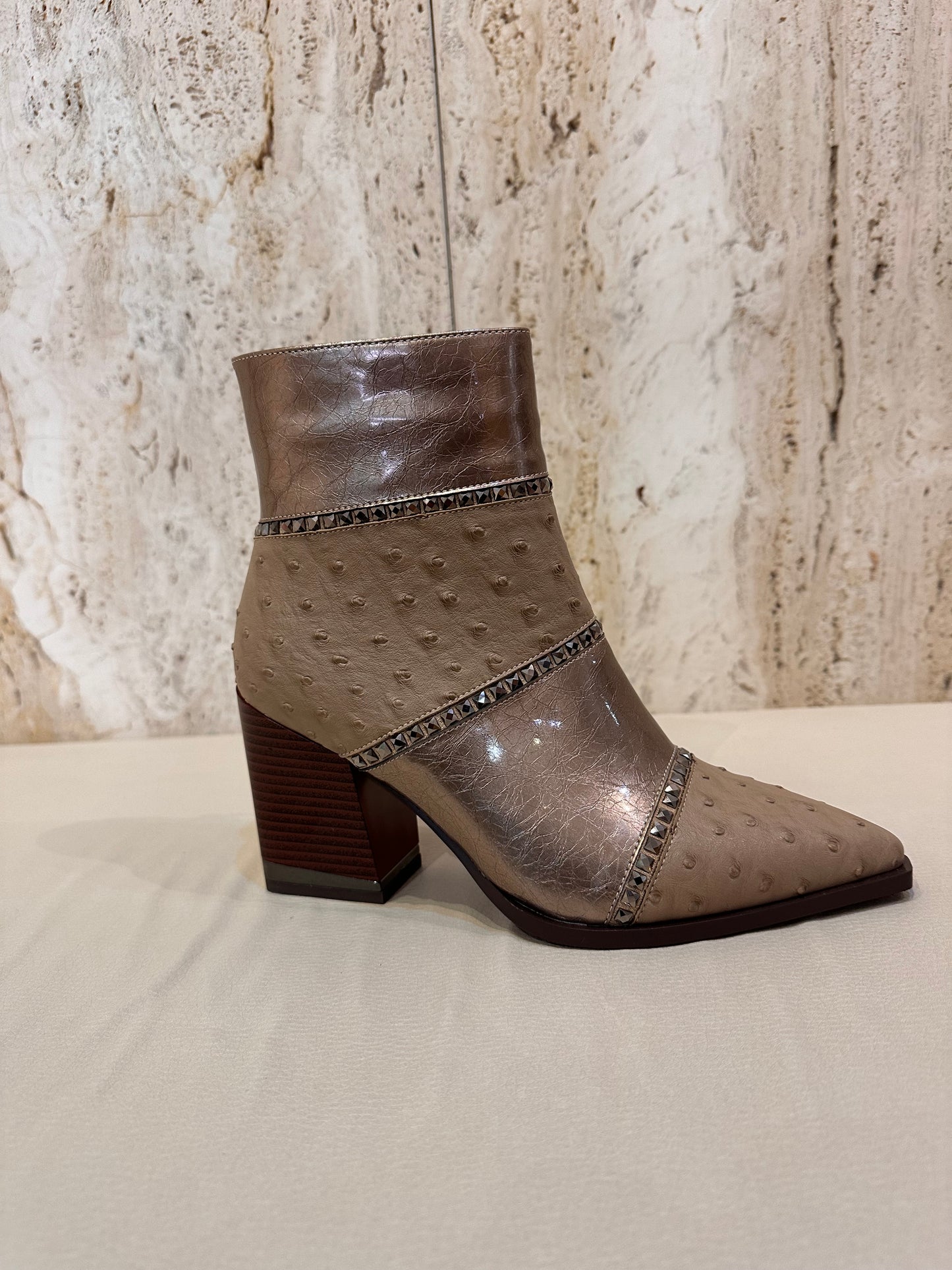 ROCK AWAY BOTIN TACON ESCAMAS