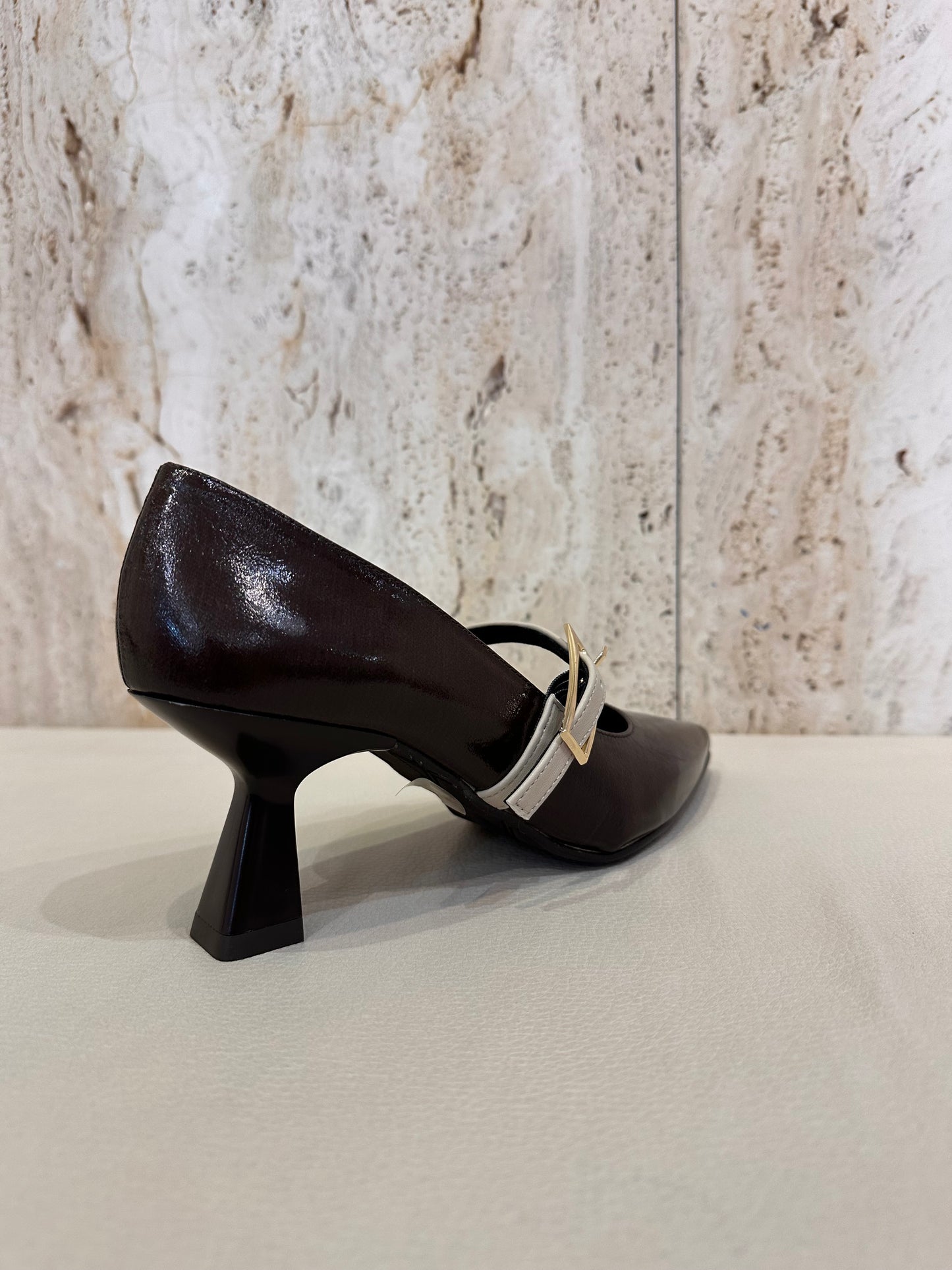 SALÓN DANIELA VEGA 2719B