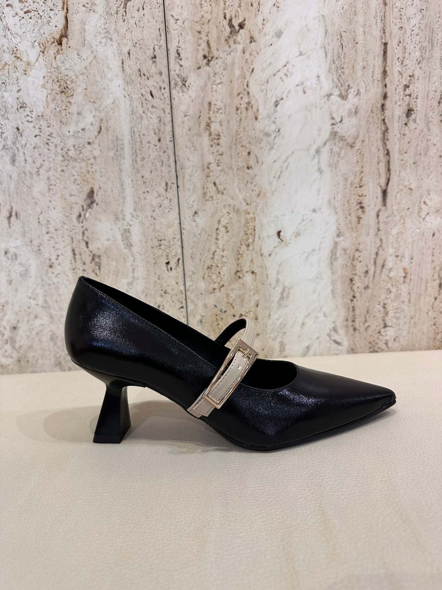 SALÓN DANIELA VEGA 2719B