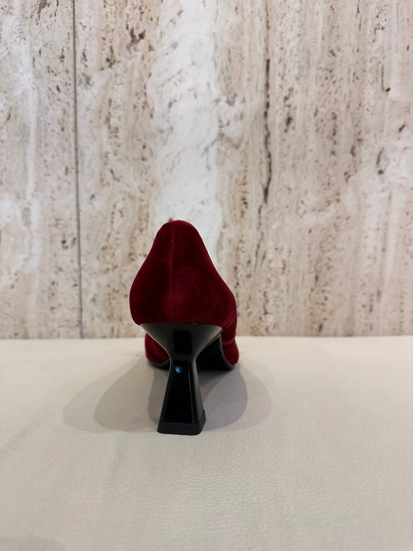 SALÓN DANIELA VEGA TACON 2710B LAZO