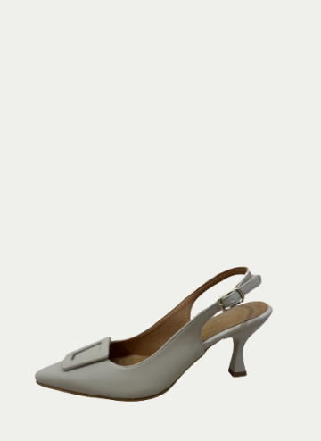 DANIELA VEGA DESTALONADO  MANCHESTER