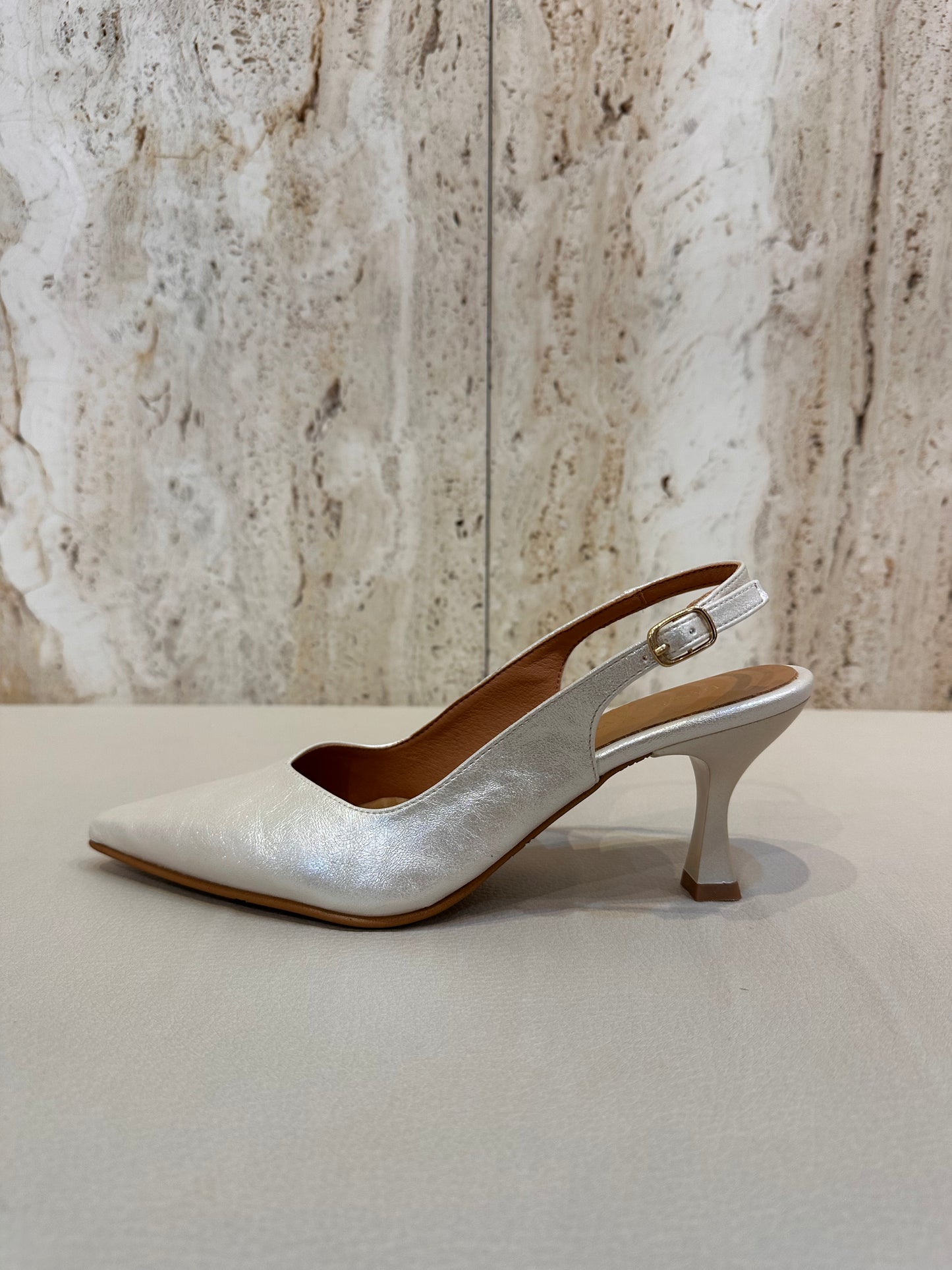 ZAPATO DANIELA VEGA DESTALONADO CHAMPAGNE