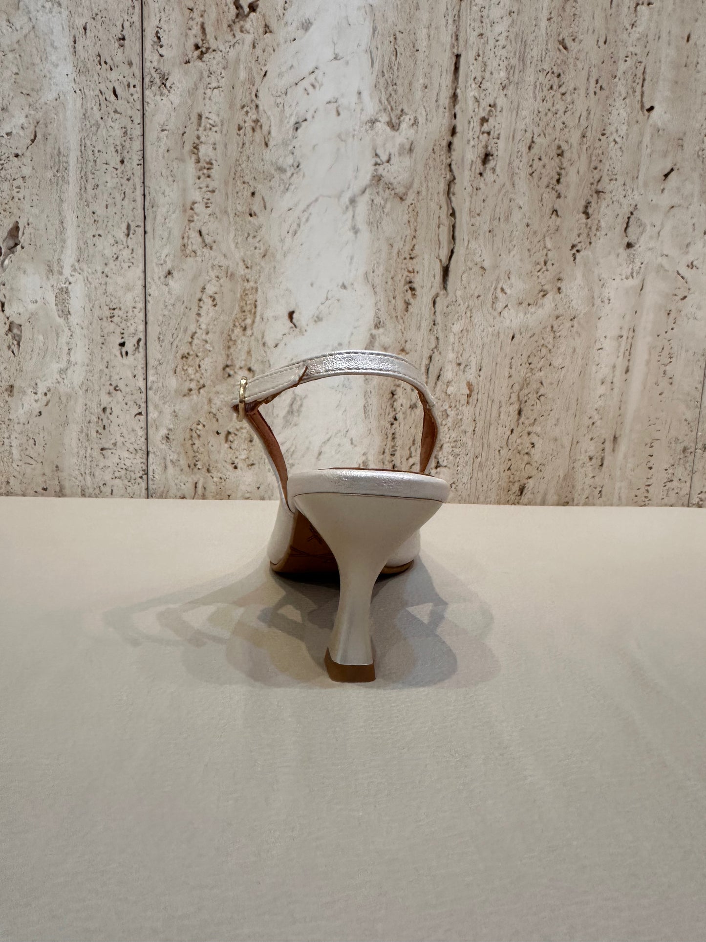 ZAPATO DANIELA VEGA DESTALONADO CHAMPAGNE